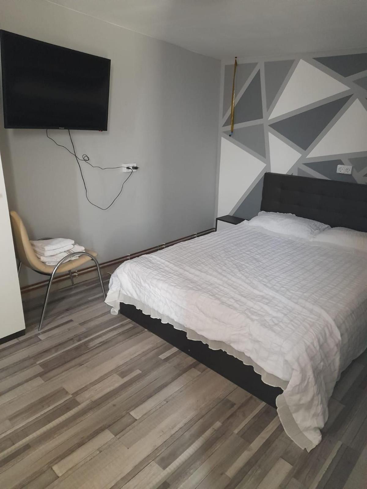 Garsoniera Sic Zona Terapia Zona Linistita La Casa Cu Parcare Appartement Cluj-Napoca Buitenkant foto