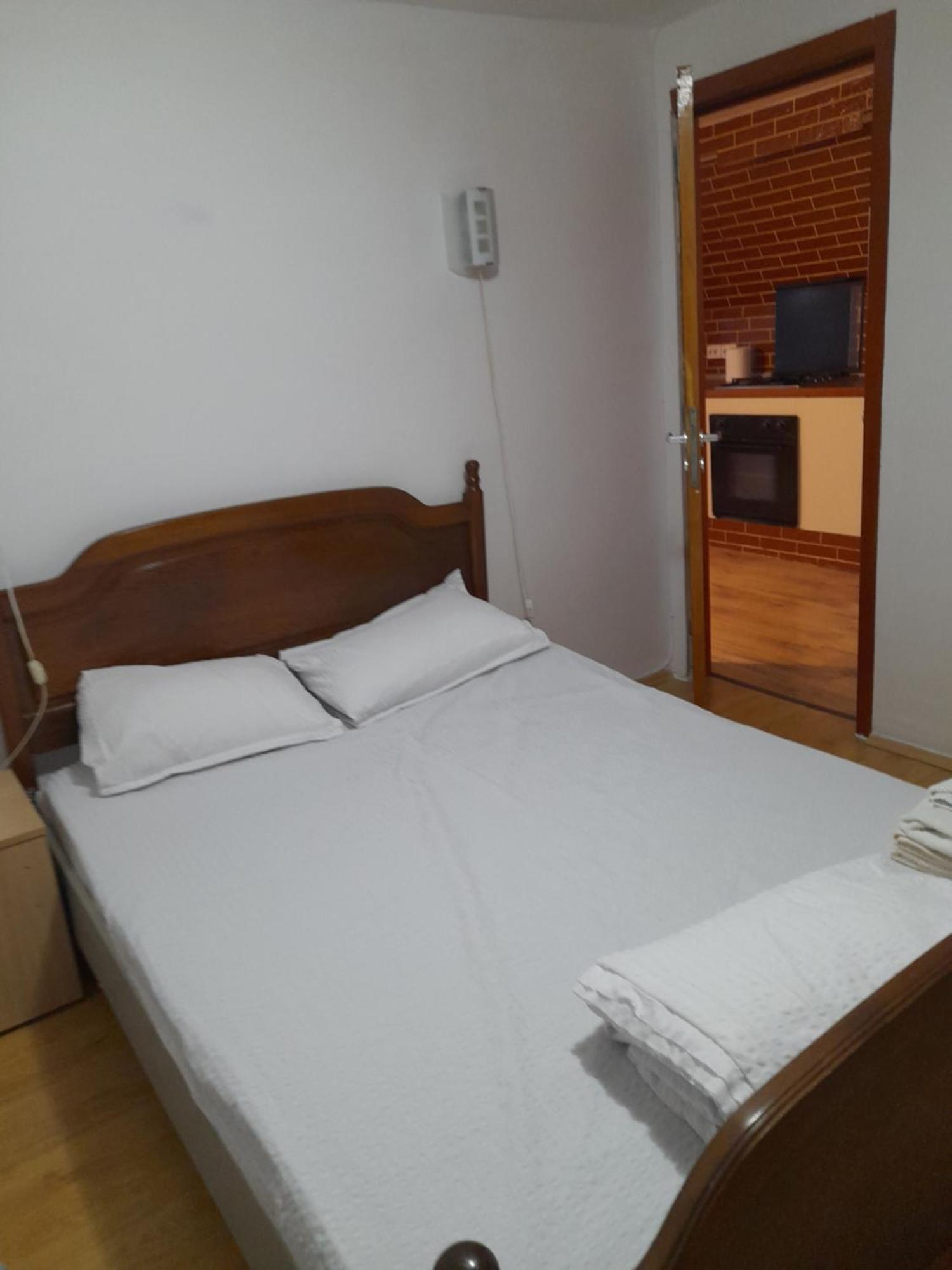 Garsoniera Sic Zona Terapia Zona Linistita La Casa Cu Parcare Appartement Cluj-Napoca Buitenkant foto